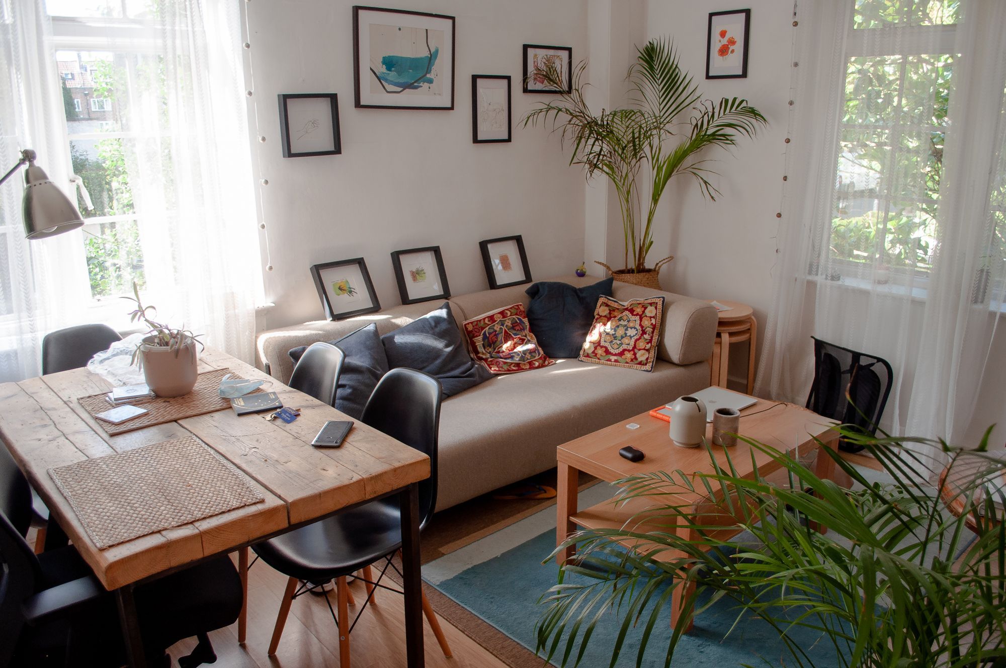 Cosy London living room set for the evening